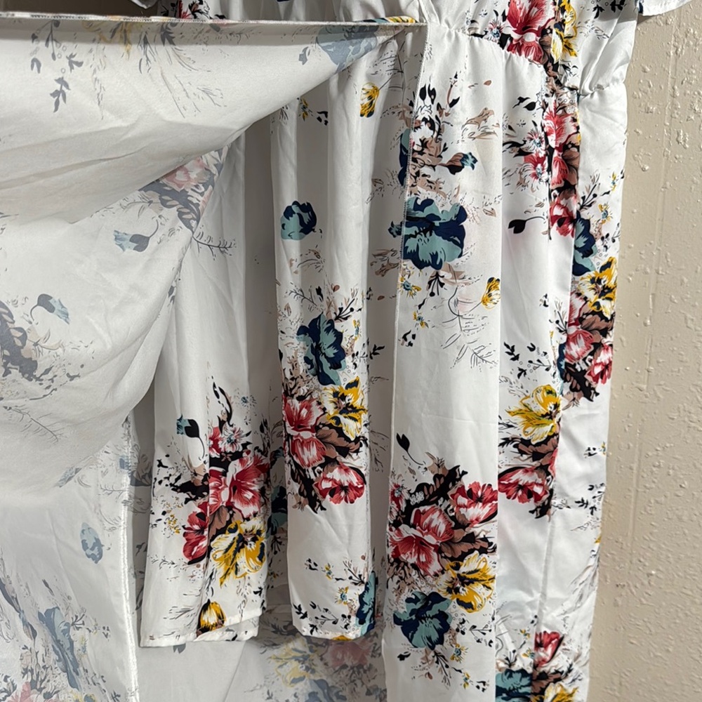 Floral V-Neck Maxi Dress - Picture 4 of 7